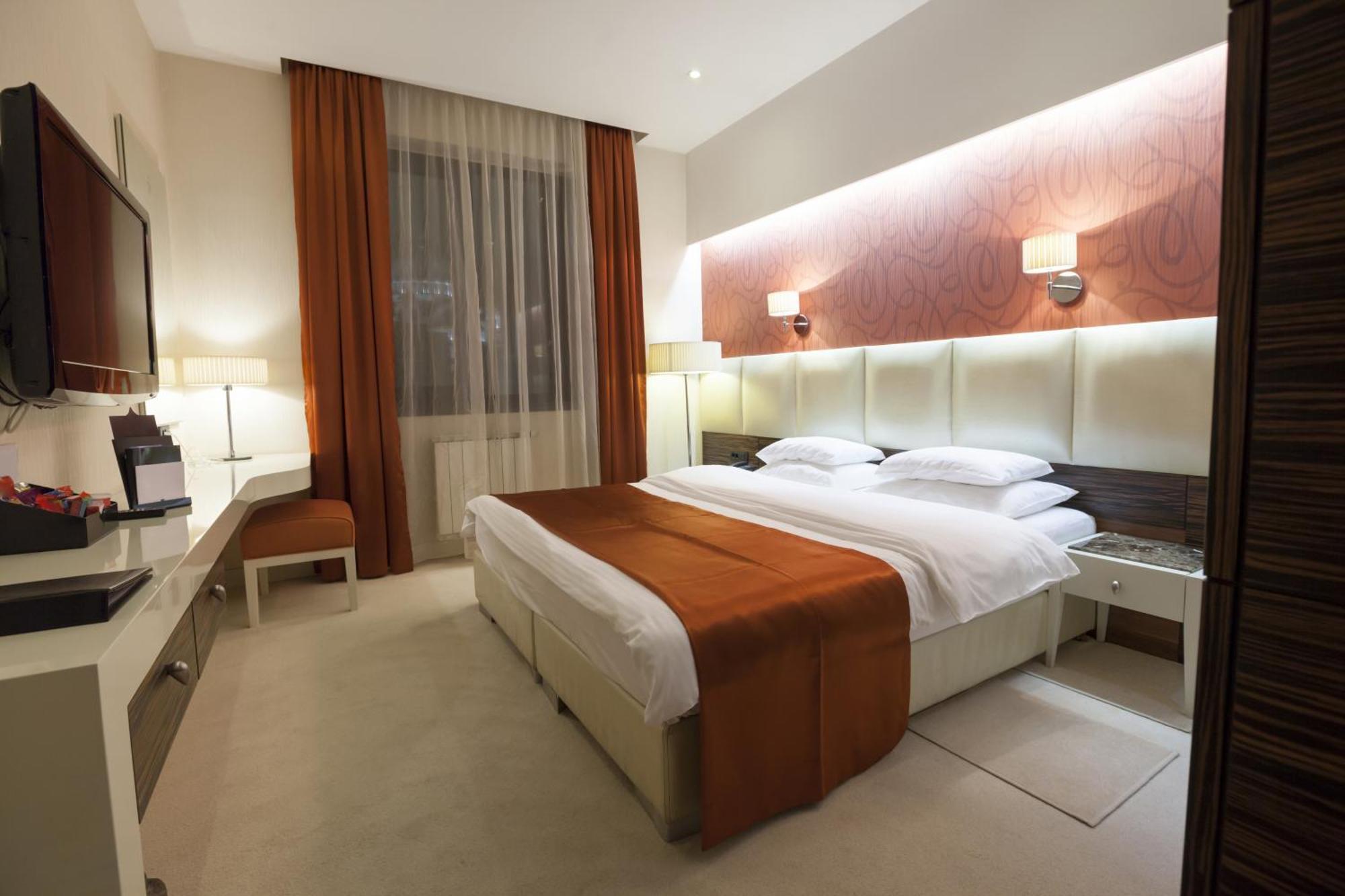 Airport Delhi Aerocity Inn Plaza New Delhi Exterior photo